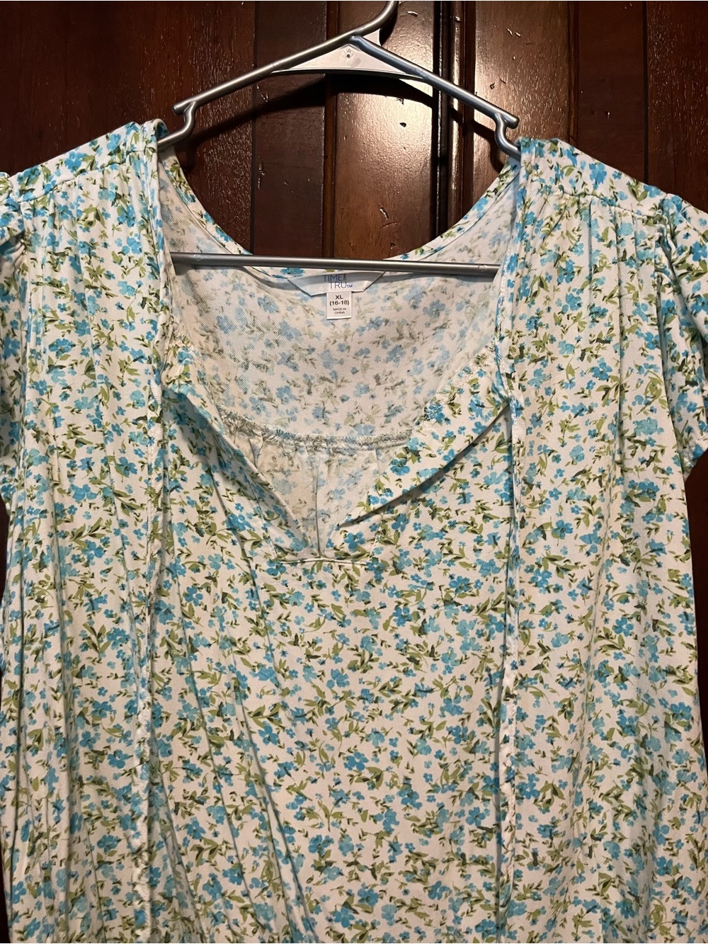 Time and Tru White Floral Scoop Neck Tunic with Blue Flowers